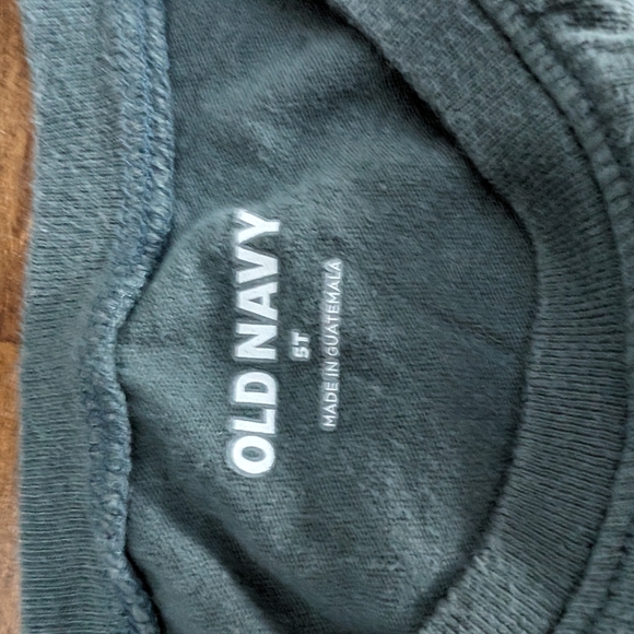 Old Navy T-shirt - Picture 2 of 2